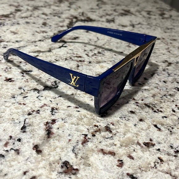 Blue LV shades - Picture 2 of 4